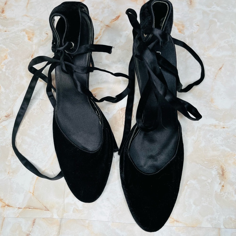 FREDERICKS OF HOLLYWOOD HEELS BLACK SUEDE, TIE UP ANKLE, CLOSED TOE HEELS 9